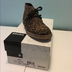 Bronx leopard suede chukka desert boot Sz 9